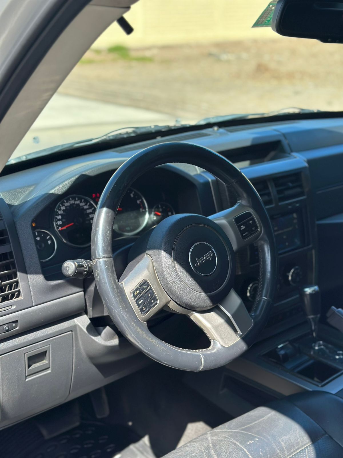 Jeep Cherokee Limited 2011 - Miniatura 5