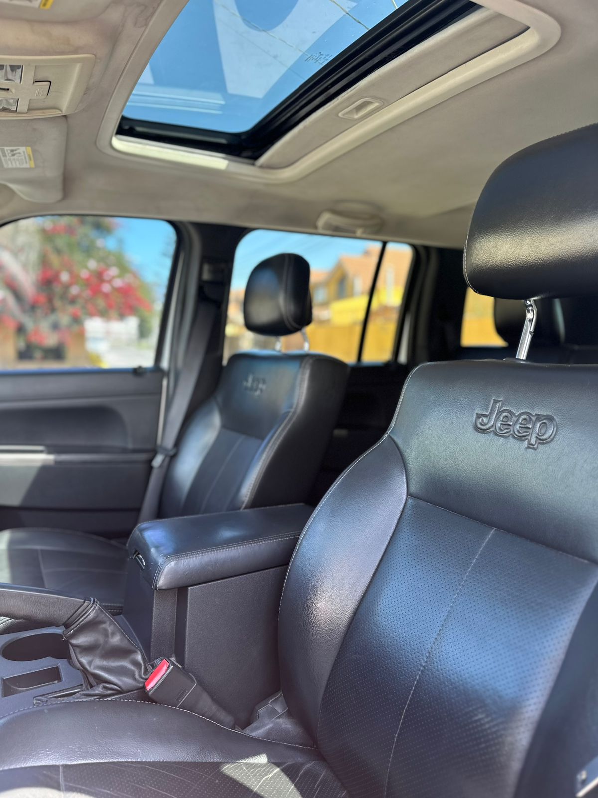 Jeep Cherokee Limited 2011 - Miniatura 6