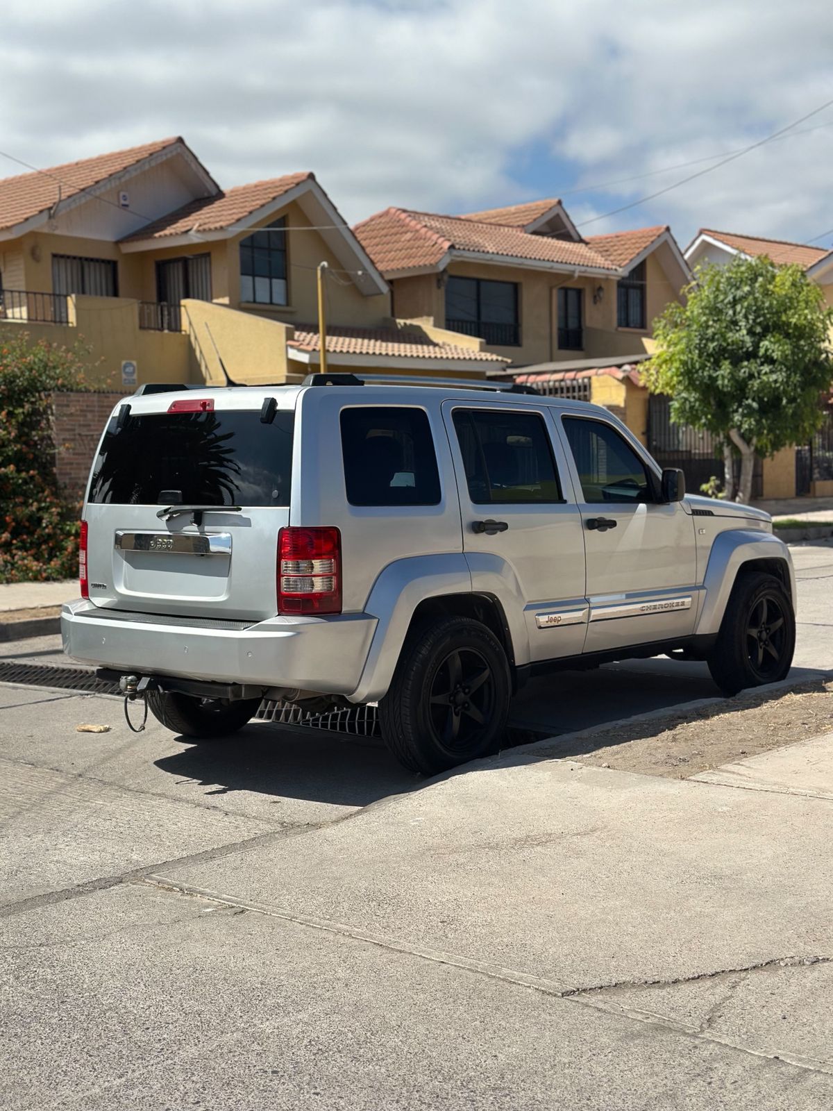 Jeep Cherokee Limited 2011 - Miniatura 9