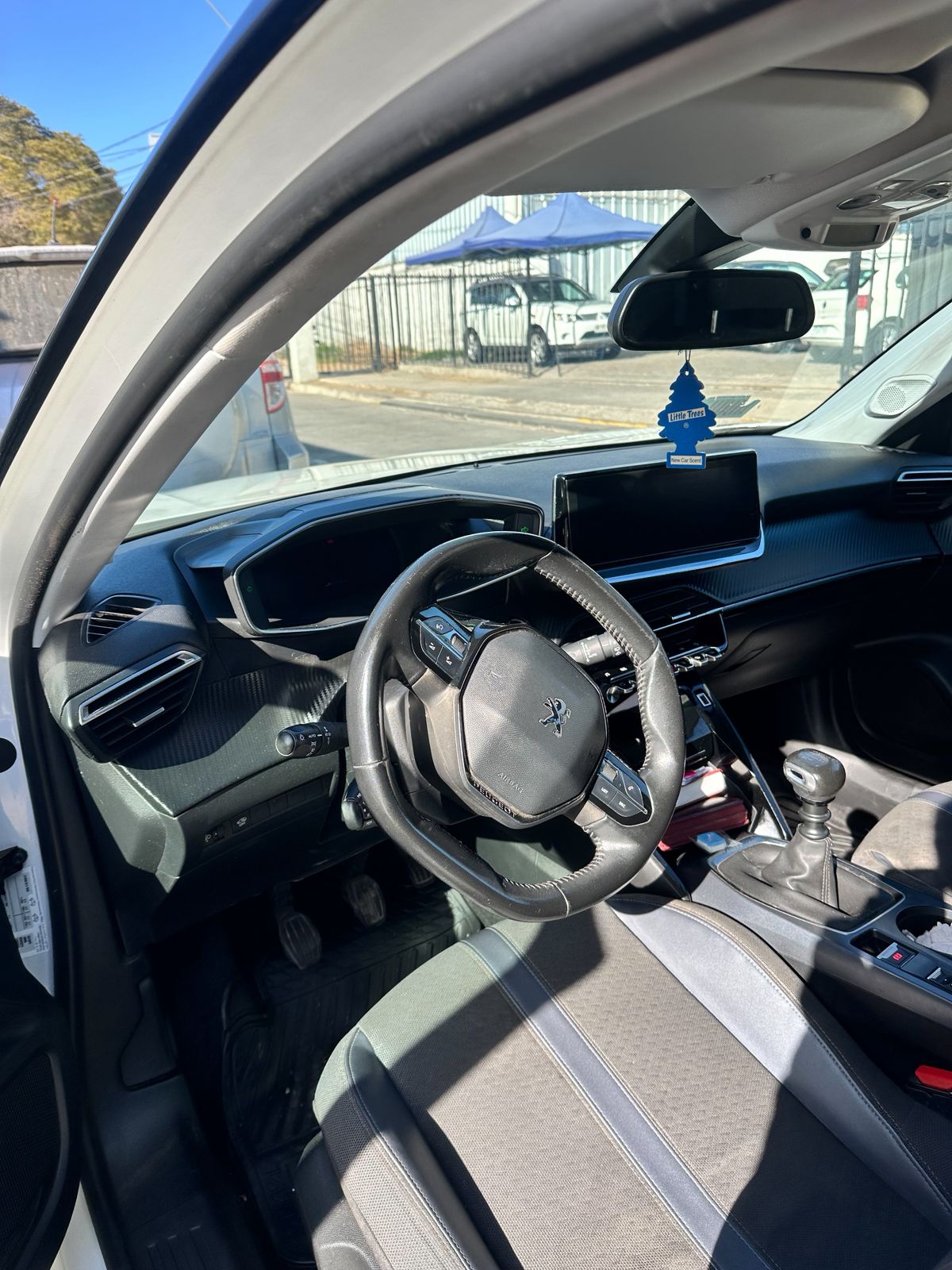 Peugeot 2008 Premiere 2020 - Miniatura 5