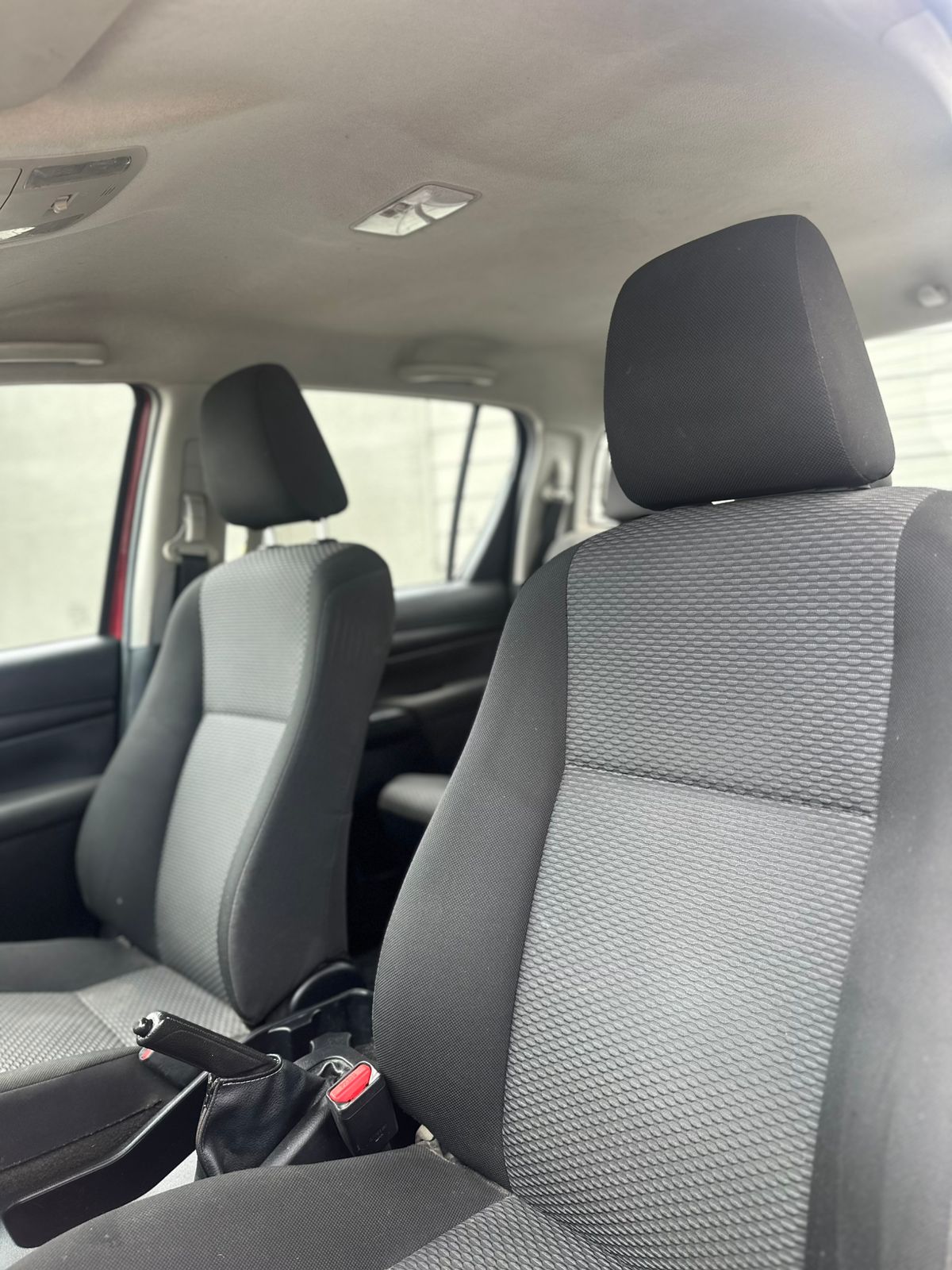 Toyota Hilux DX 2021 - Miniatura 3